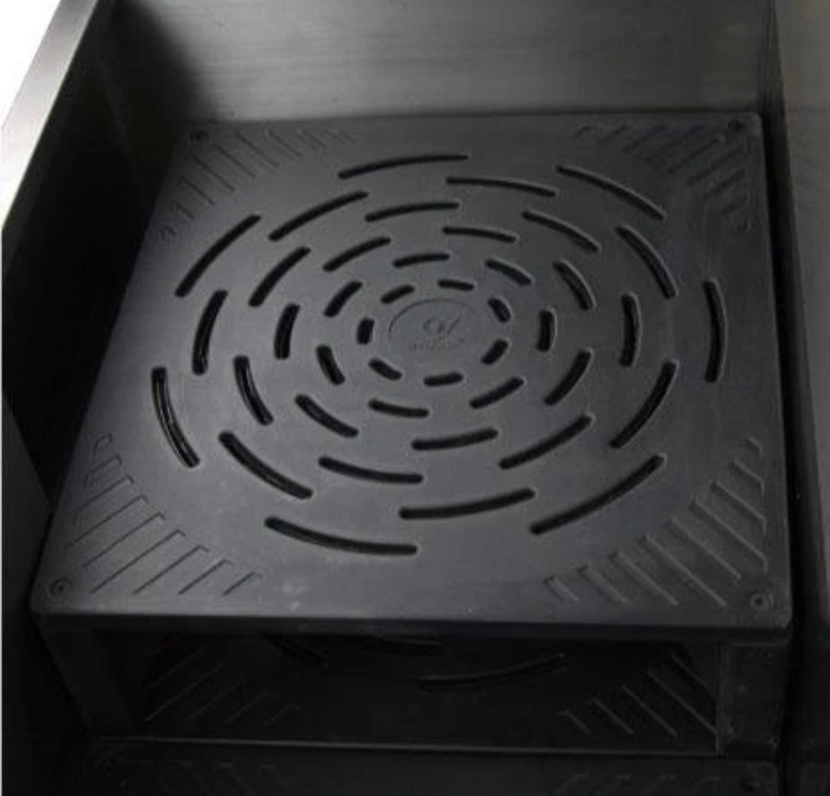 Aeolus Puppy Booster platform inside a stainless steel dog bath